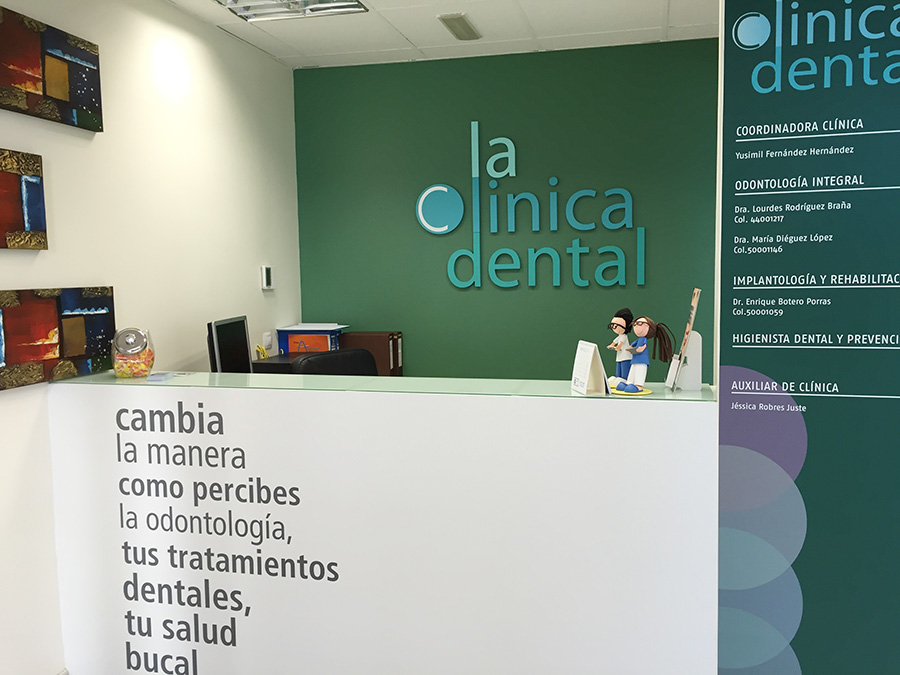Recepción y atención al cliente de la Clínica Dental en Alcañíz.